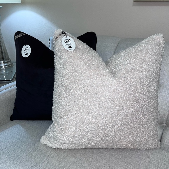 1-NWT CALLISTO HOME BOUCLE DECORATIVE
THROW PILLOW (Read description for detail) - Picture 6 of 15